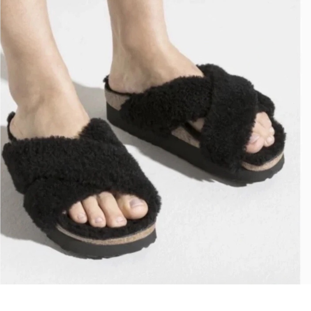 Birkenstock Papillio Daytona Slide
Sandal Black Shearling Teddy
Platform 36 / 6